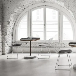 Tavolo Rene Bistro in Bianco Nuvolato Lost Stone di Piero Lissoni