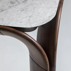 Tavolo rettangolare Kong in marmo di Carrara di Alex Bocchi e Alberto Pozzoli