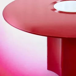 Tavolo rosso di Sovrappensiero