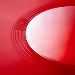Tavolo rosso di Sovrappensiero
