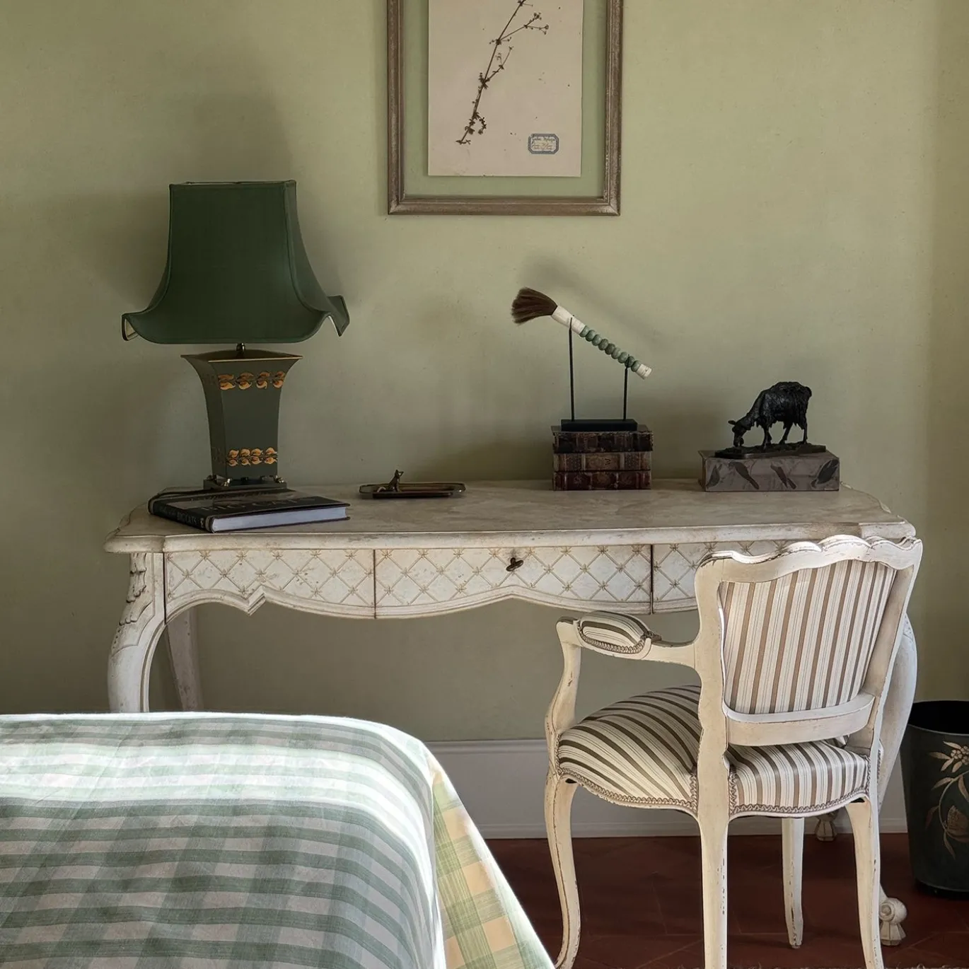 Tavolo Stra con cassetto e design incrociato