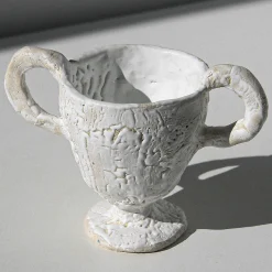 Tazza con piedino bianco e manici