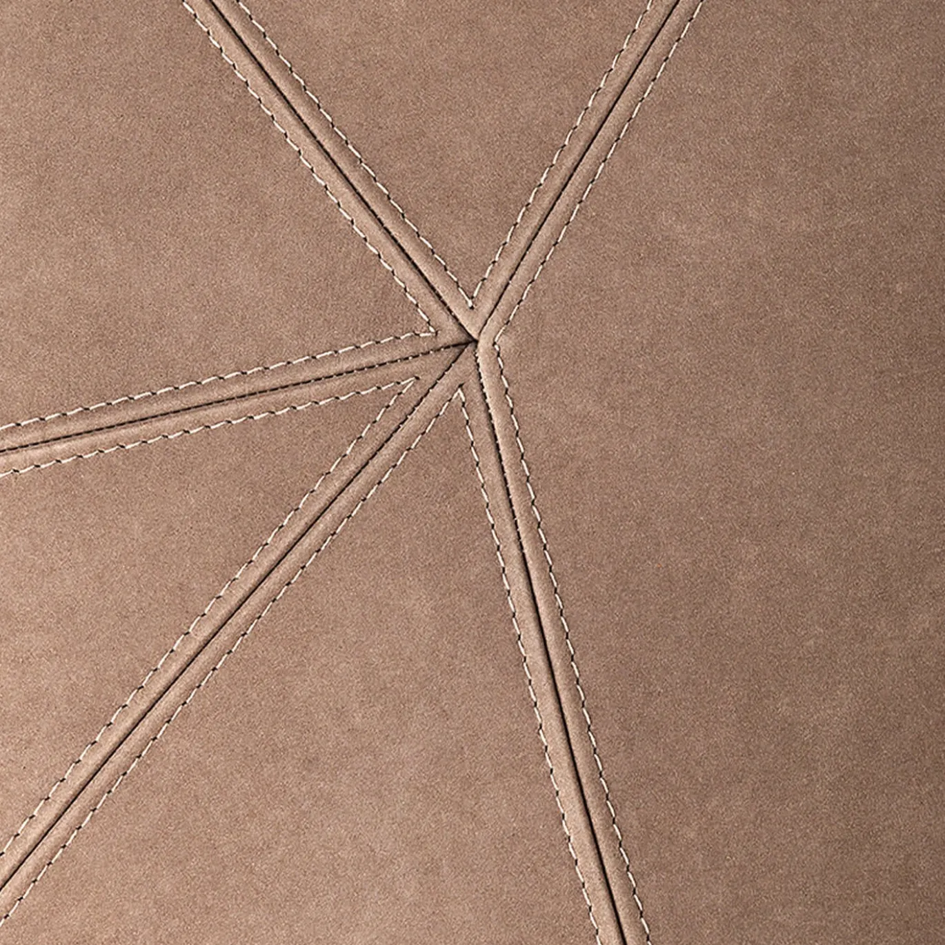 10TH Clove Piccolo Pouf grigio di Massimo Castagna