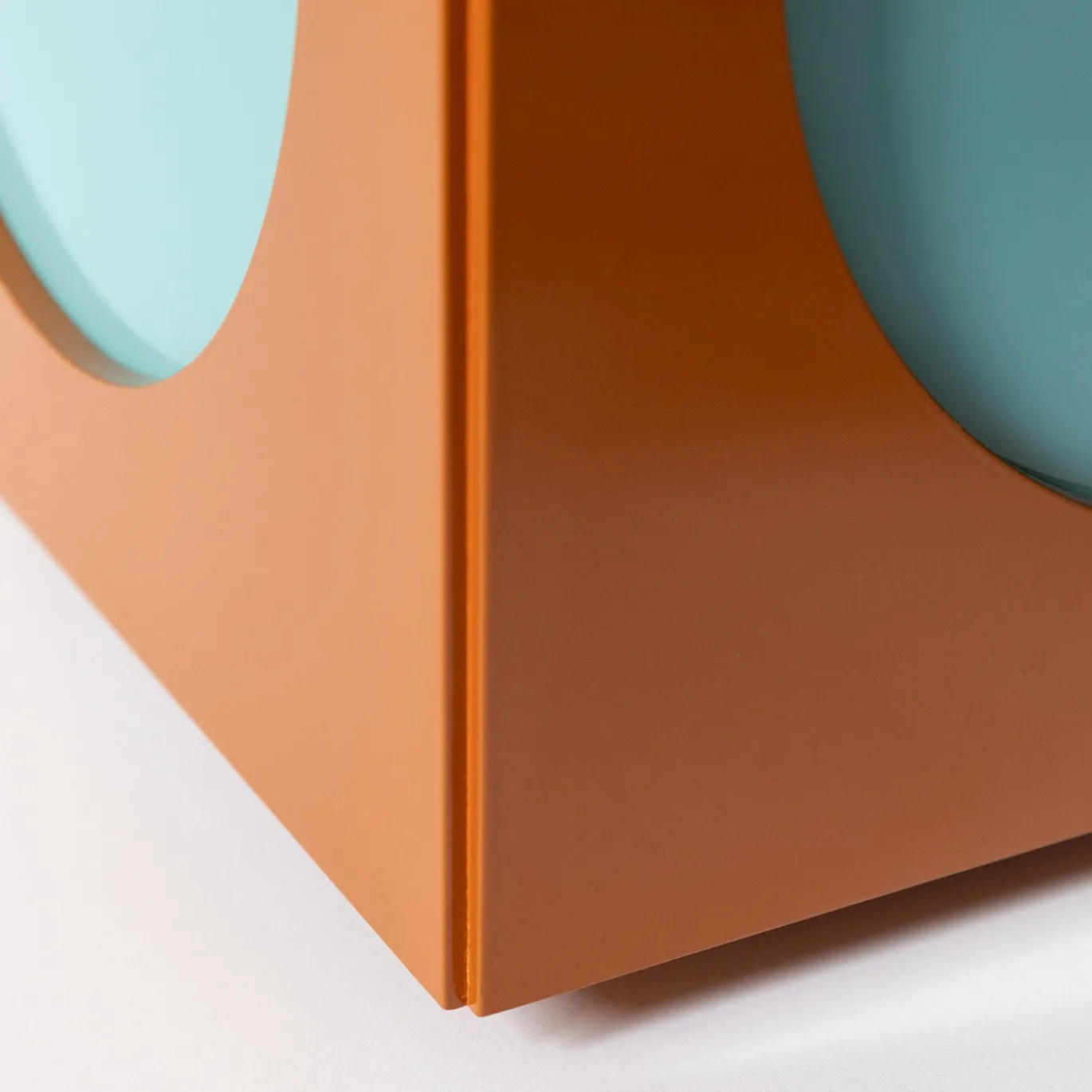 Toy Boy Tavolo Laterale Cubo Lucido Marrone e Blu