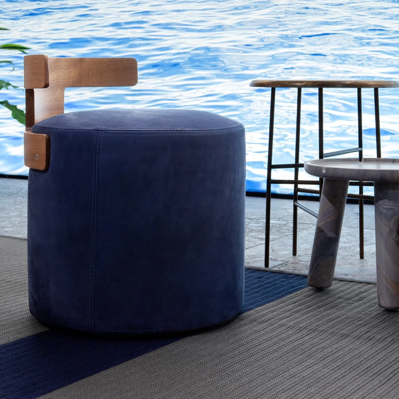 T-Pouf blu Levante di Massimo Castagna