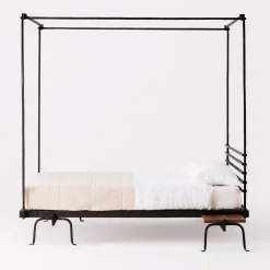 Trespolo Letto Matrimoniale con Baldacchino in Ferro Nero di Martinelli Venezia