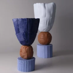 Trofeo Cartoccio D7/Notte C16/Corallo C5/Turchese Chiaro con Inserti Dorati Vaso Decorativo