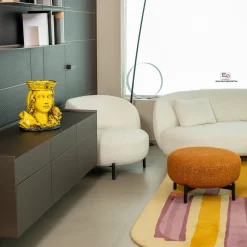 Tuffo Nel Giallo con Farfalla Vaso antropomorfo in ceramica gialla