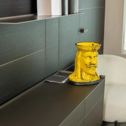 Un Tuffo nel Giallo Vaso antropomorfo in ceramica gialla