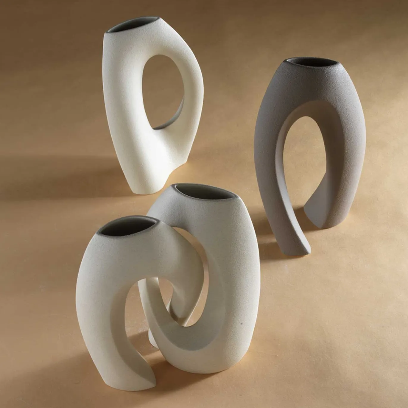 Vasi Hug in Ceramica Beige