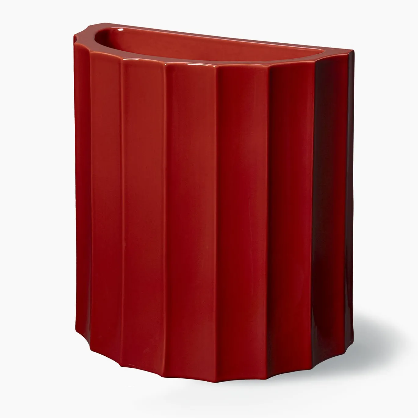 Vaso alto in ceramica rossa Half-Column di Objects Of Common Interest