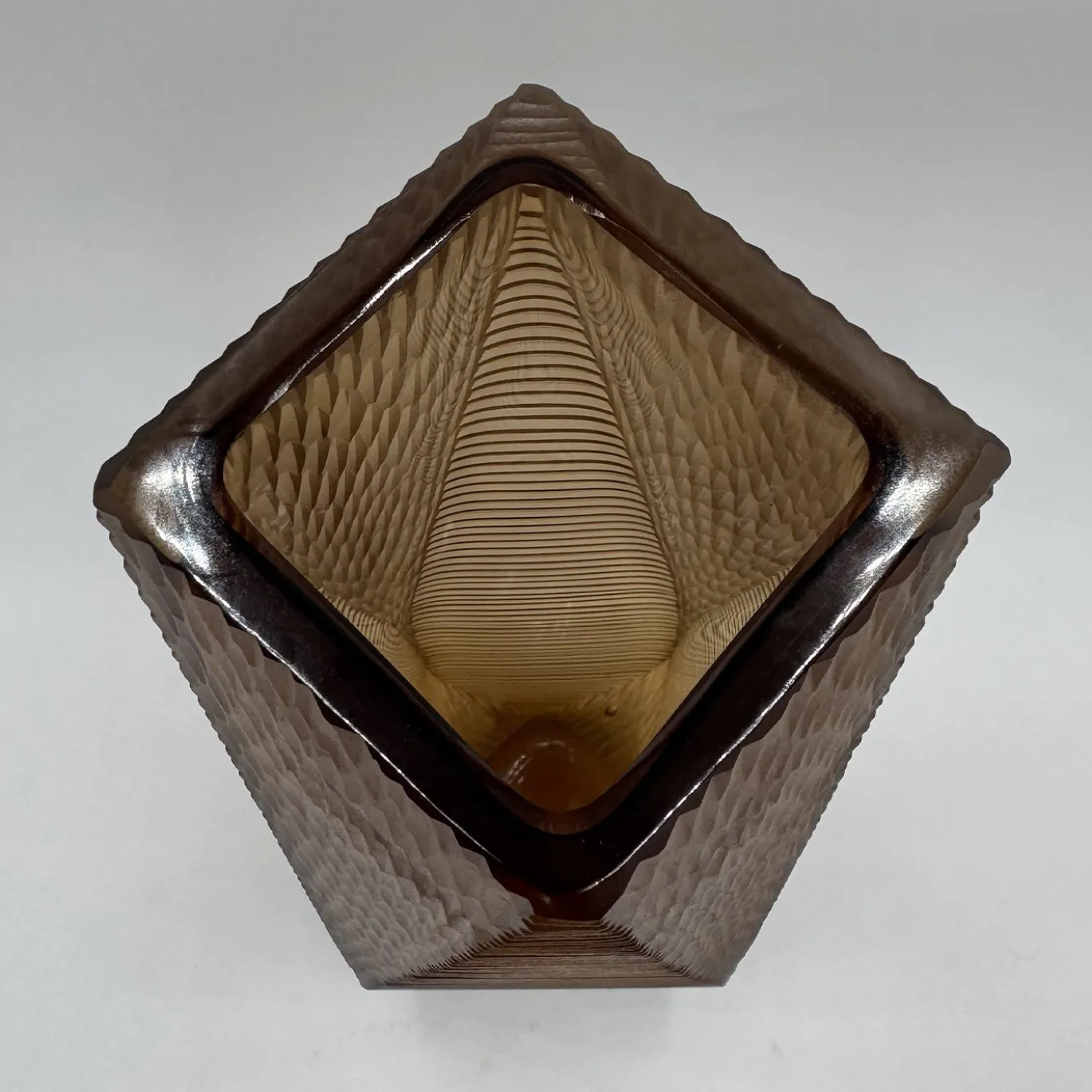 Vaso Alto in Vetro Marrone con Doppia Smerigliatura