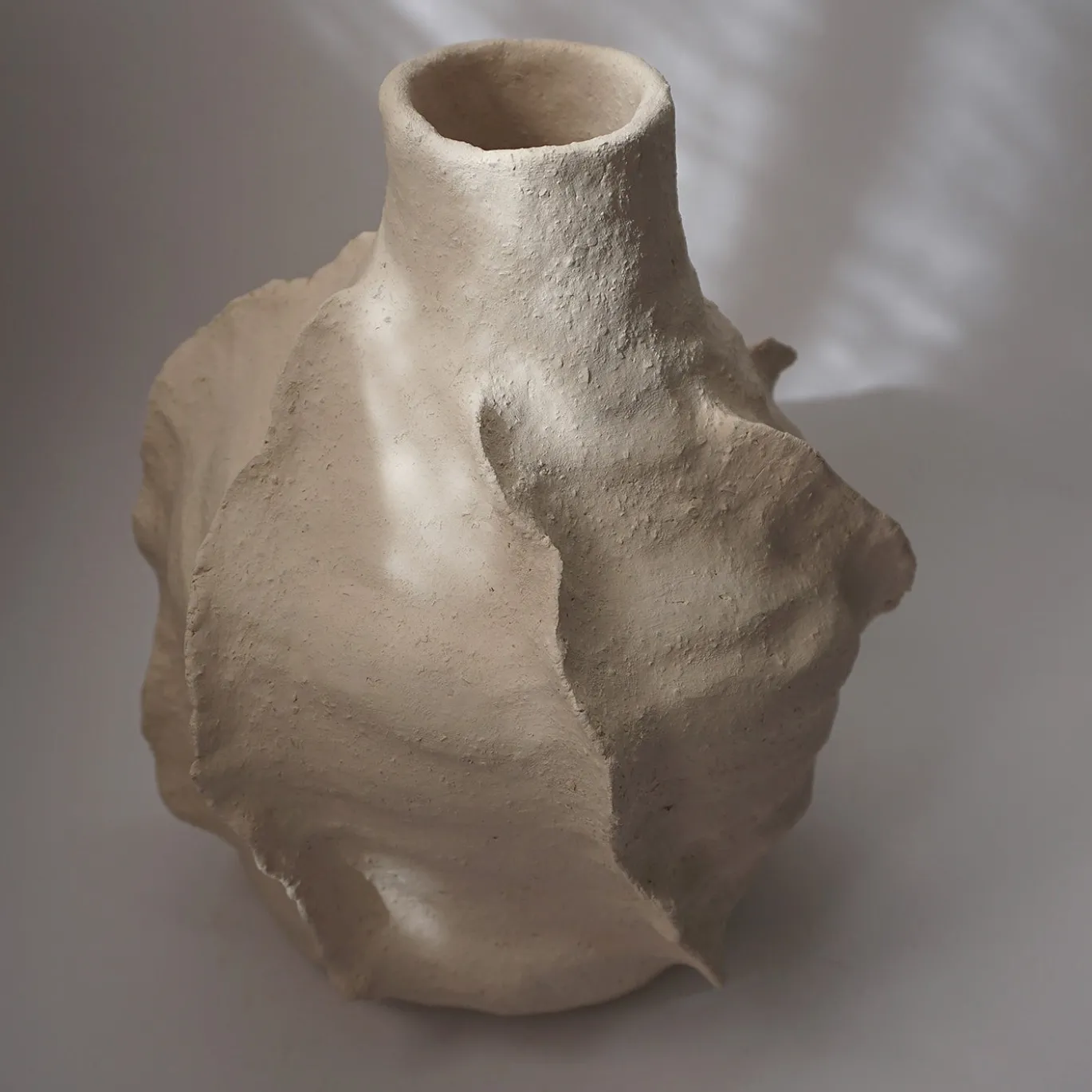 Vaso Anfora in ceramica color crema