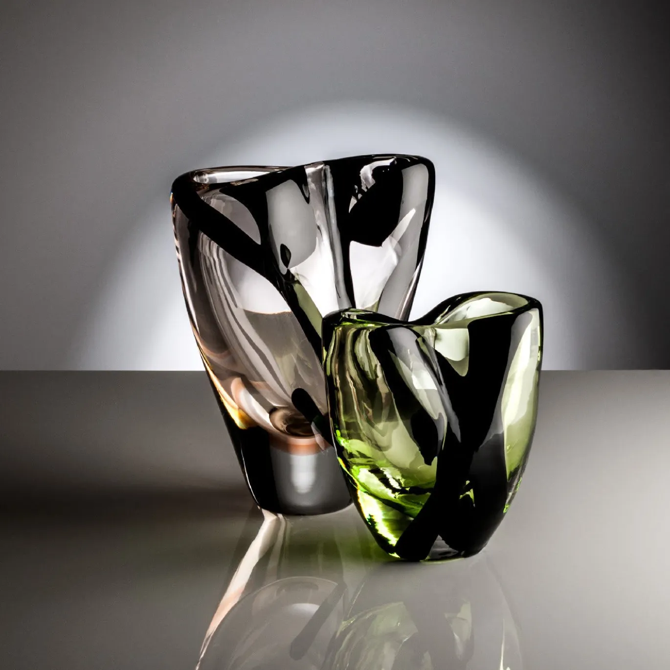Vaso a otto cifre Black Belt di Peter Marino in verde