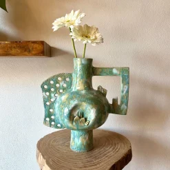 Vaso Axis Iridescente Abitato in Ceramica Verde della Collezione Micromondo