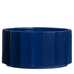 Vaso basso in ceramica blu Column di Objects Of Common Interest