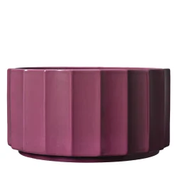 Vaso basso in ceramica viola Column di Objects Of Common Interest