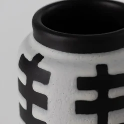 Vaso bianco opaco strutturato
