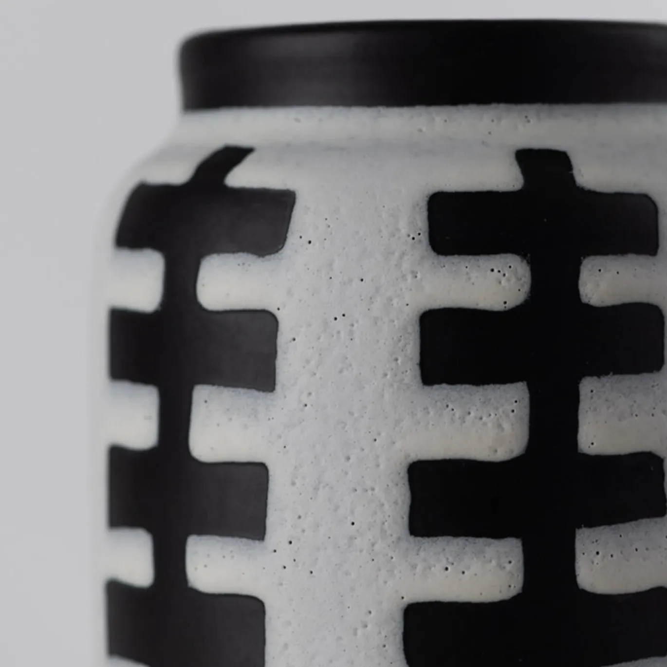 Vaso bianco opaco strutturato