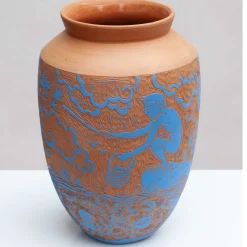 Vaso blu Il Pescatore di Granchi di Clara Holt e Chiara Zoppei