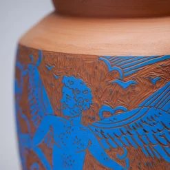 Vaso blu Il Pescatore di Granchi di Clara Holt e Chiara Zoppei