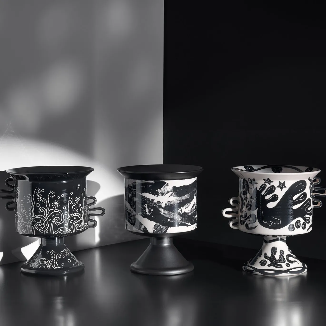 Vaso Catramina in ceramica nera di Jean-Christophe Clair