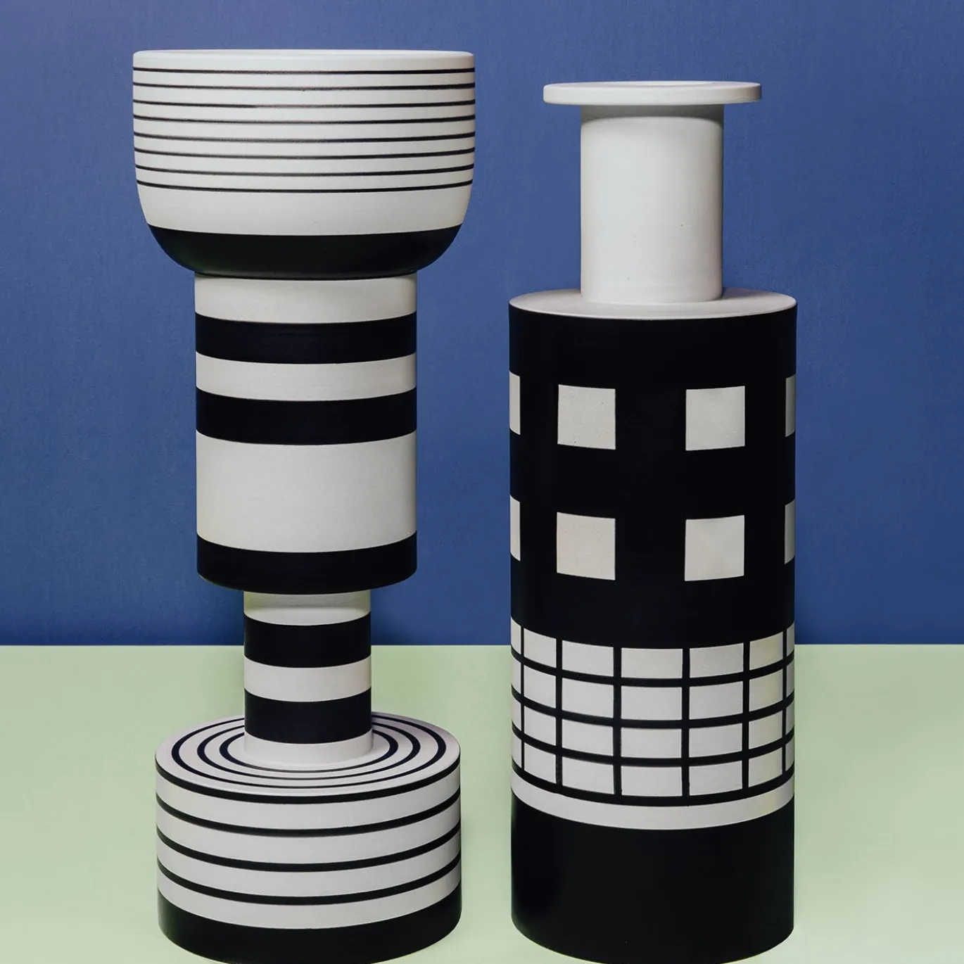 Vaso Chalice in Ceramica Bianca e Nera di Ettore Sottsass