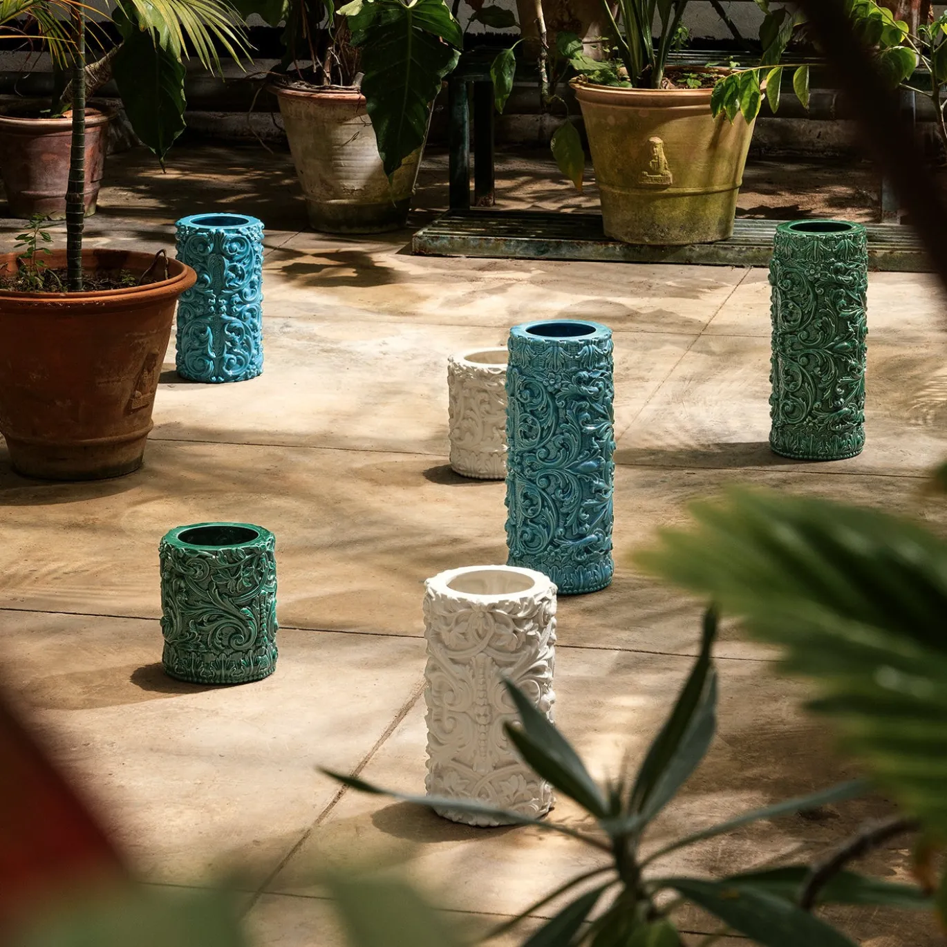 Vaso cilindrico barocco piccolo in ceramica verde ramina