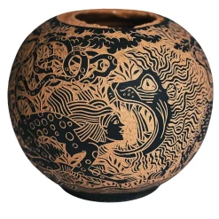 Vaso con donna e leone