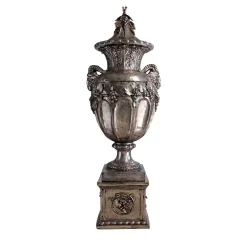 Vaso d'argento con coperchio del XVIII secolo