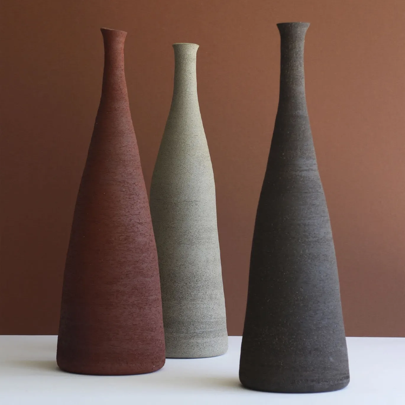 Vaso decorativo affusolato nero carbone