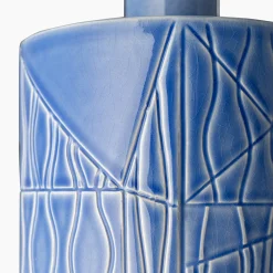Vaso decorativo azzurro di Bethan Laura Wood