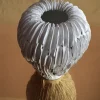 Vaso decorativo Carrube 1 in ceramica bianca