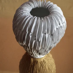 Vaso decorativo Carrube 1 in ceramica bianca