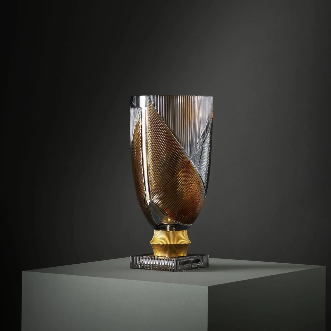 Vaso decorativo Egeria piccolo in cristallo ambra e grigio Linea Roma