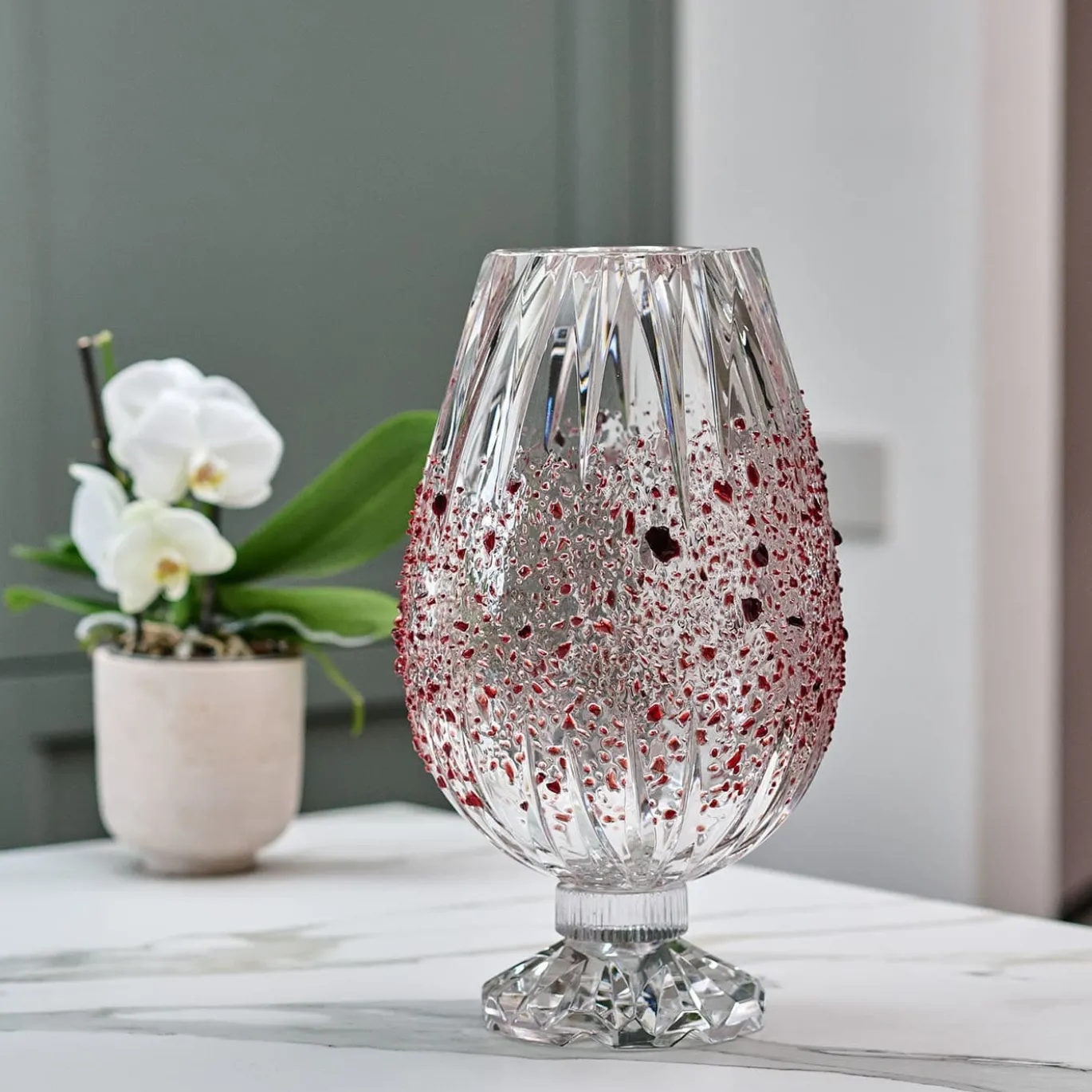 Vaso Decorativo Graffiante In Cristallo Con Dettagli Rossi