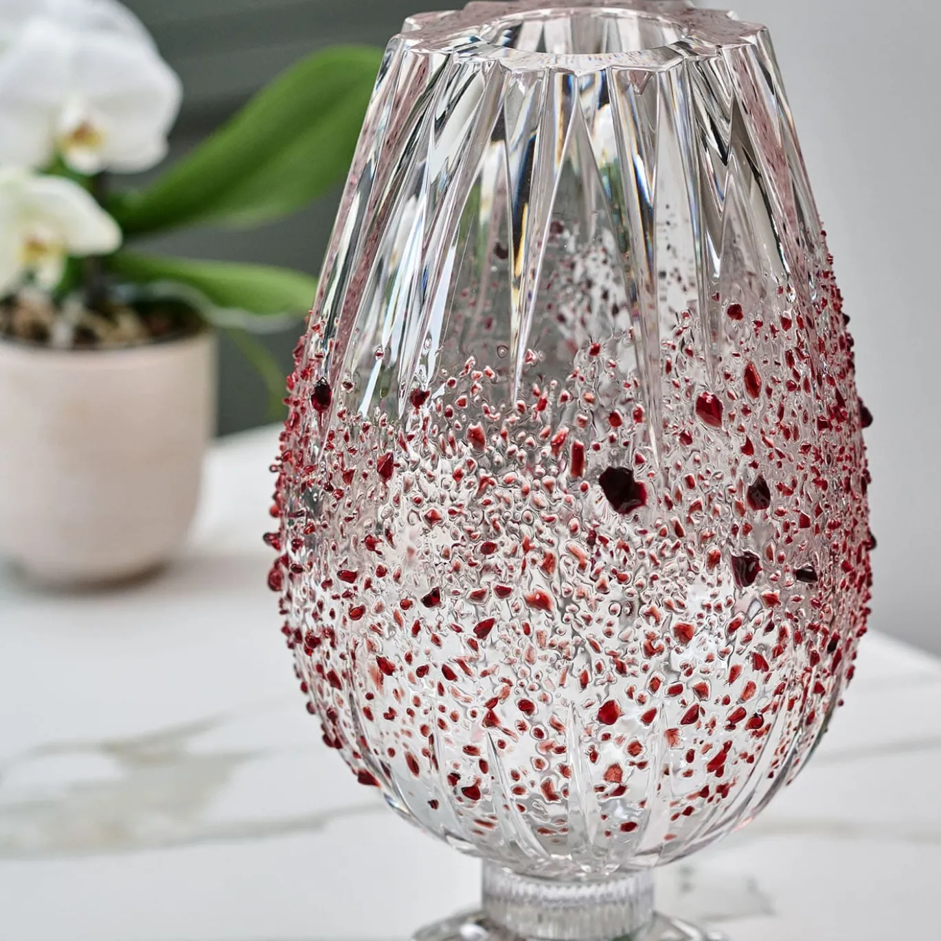 Vaso Decorativo Graffiante In Cristallo Con Dettagli Rossi