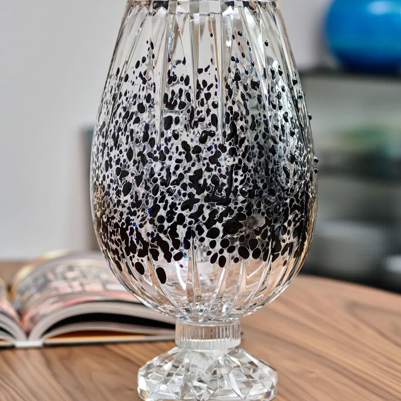 Vaso Decorativo Graffiante In Cristallo Con Dettagli Neri