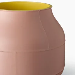 Vaso decorativo in ceramica rosa e gialla di Benjamin Humbert