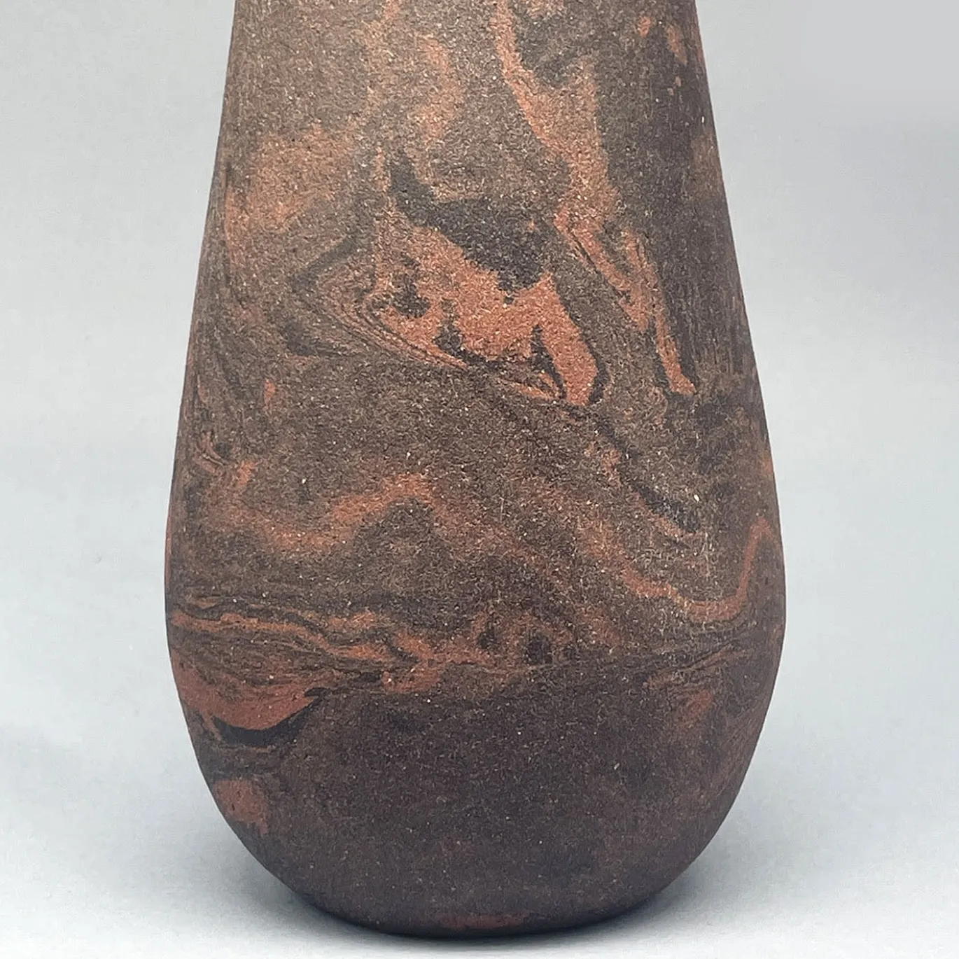Vaso decorativo in gres nero e rosso N.74