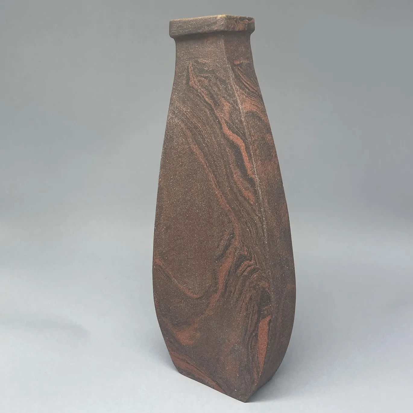Vaso decorativo in gres nero e rosso N.73