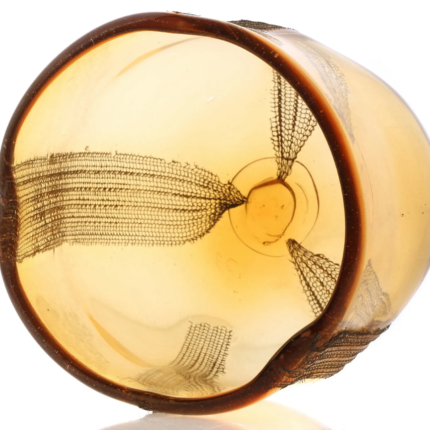 Vaso decorativo Intrigante in vetro di Murano ambra con rete metallica