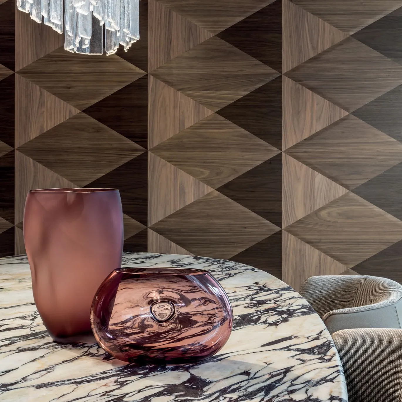 Vaso decorativo in vetro satinato Amethyst WAVE