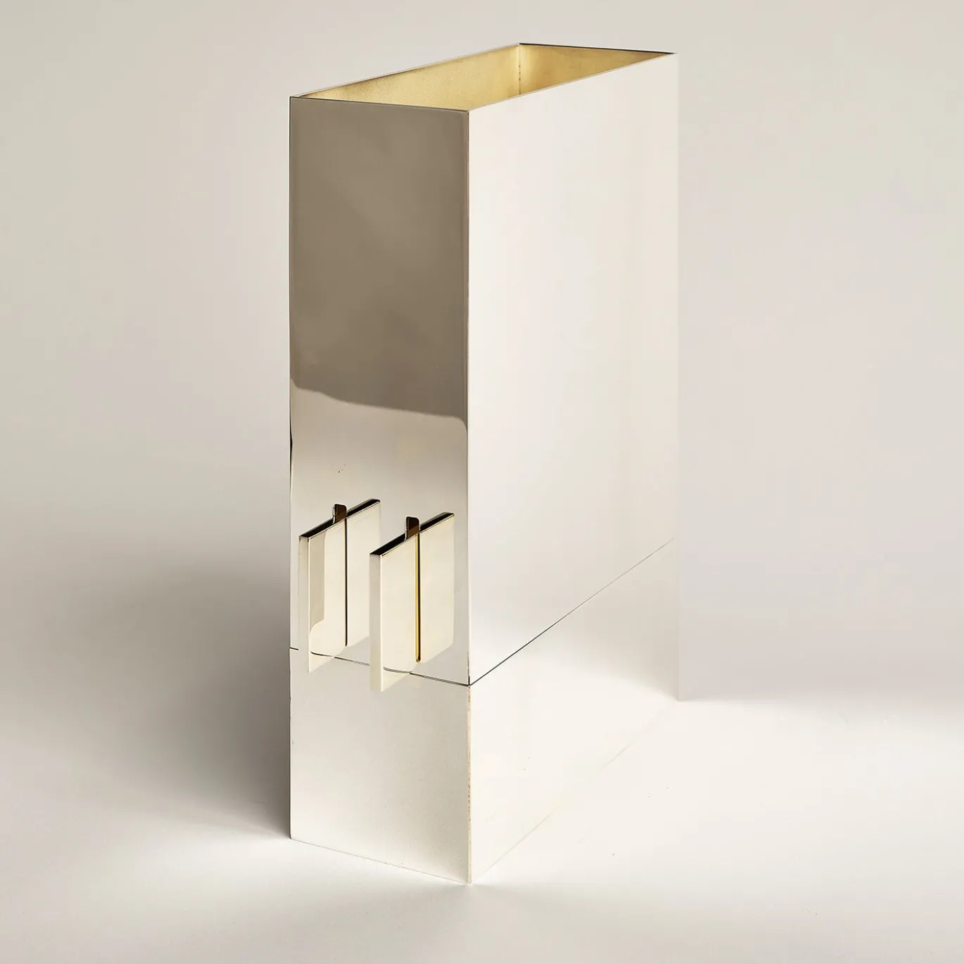 Vaso Decorativo Rettangolare Europa in Ottone Argento by Riccardo Villa-Fabbiati