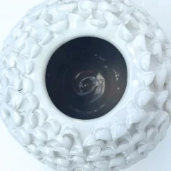 Vaso decorativo Small Round della serie Onda in ceramica bianca lucida