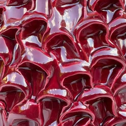 Vaso decorativo Small Round della serie Onda in ceramica rossa