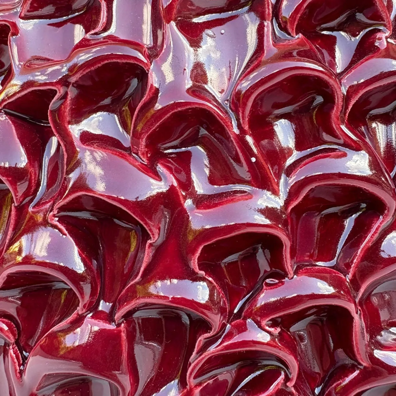 Vaso decorativo Small Round della serie Onda in ceramica rossa