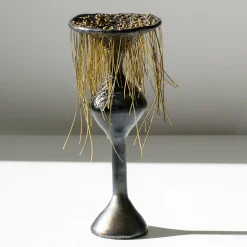 Vaso decorativo Tousled in gres con finitura opaca metallica