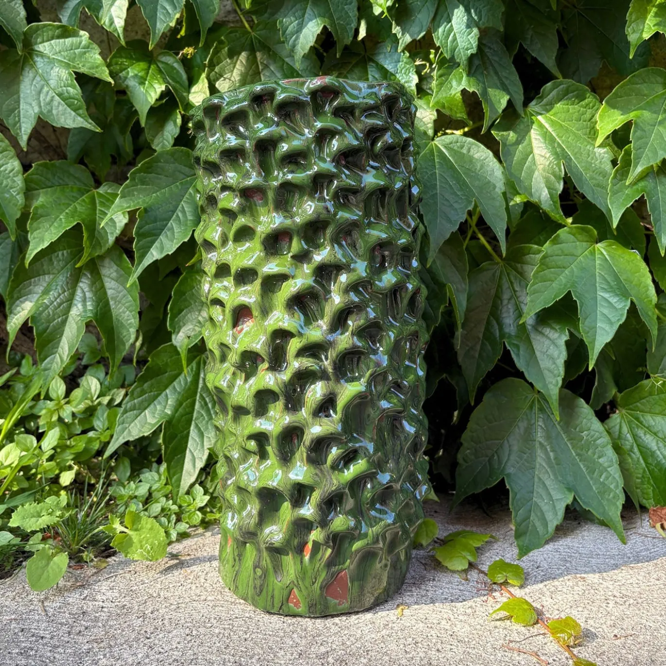 Vaso decorativo Tubino della serie Onda in ceramica verde ossidata