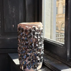 Vaso decorativo Tubino della serie Onda in ceramica rosa metallizzata